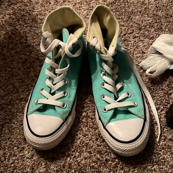 Converse size 7 women’s - Picture 1 of 3